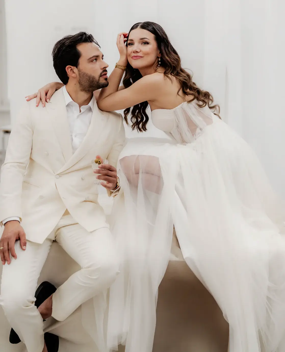 Braut und Bräutigam nach dem Styling bei L’OVIEBRIDE